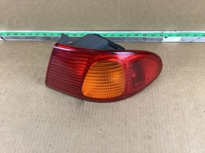 Оригинальный правосторонний задний фонарь для Toyota Corolla 1998-2002 годов выпуска - Изображение 1 из 4
