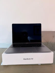 Apple MacBook Air 13.3" (128GB SSD, Intel Core i5 5.ª generazione, 1,6 GHz, 8GB) - Foto 1 di 15