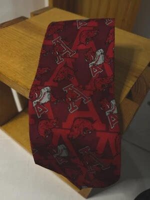 Arkansas Razorbacks 领带 100% 真丝领带猪标志合并左领 — 第 1/4 张图片