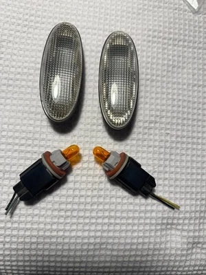 2009 Mercury Mariner right, left side front mounted fender accessory lights - Image 1 of 4