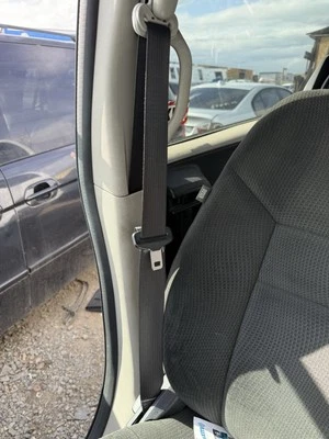 Cinturón de seguridad delantero derecho Dodge Grand Caravan SE 3,6 L tracción delantera 2014-2020 OEM Foto 1 de 4