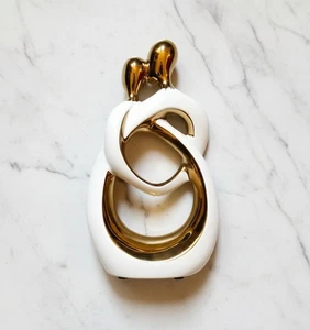 Statue of Romantic Couple Hugging & in Ceramic White & Gold - Ornament (27cm) - Picture 1 of 3