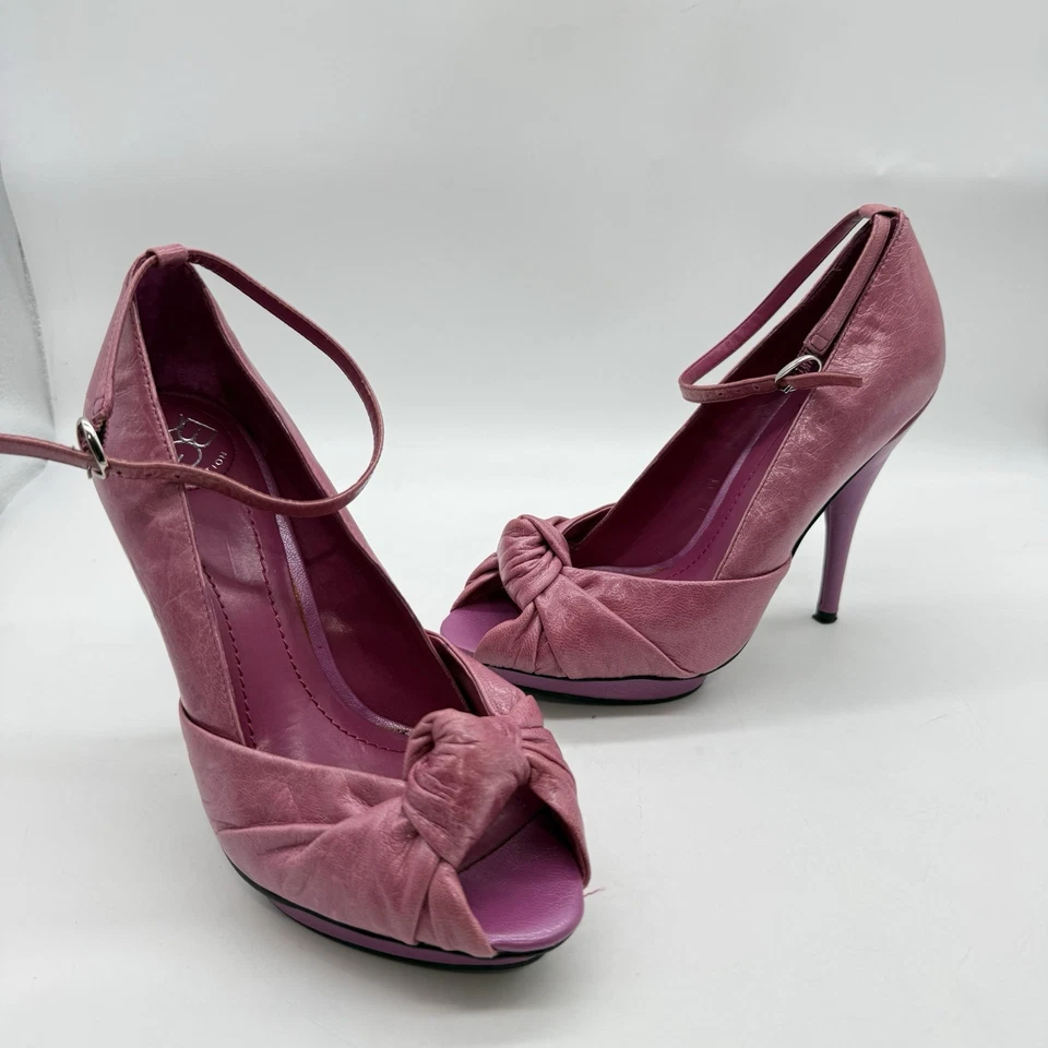 Sandalia con lazo rosa BCBGeneration para mujer punta abierta talla 6 B Foto 1 de 4