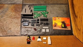 LEGO Castle: Ghostly Hideout (1596) 100% complete with instructions