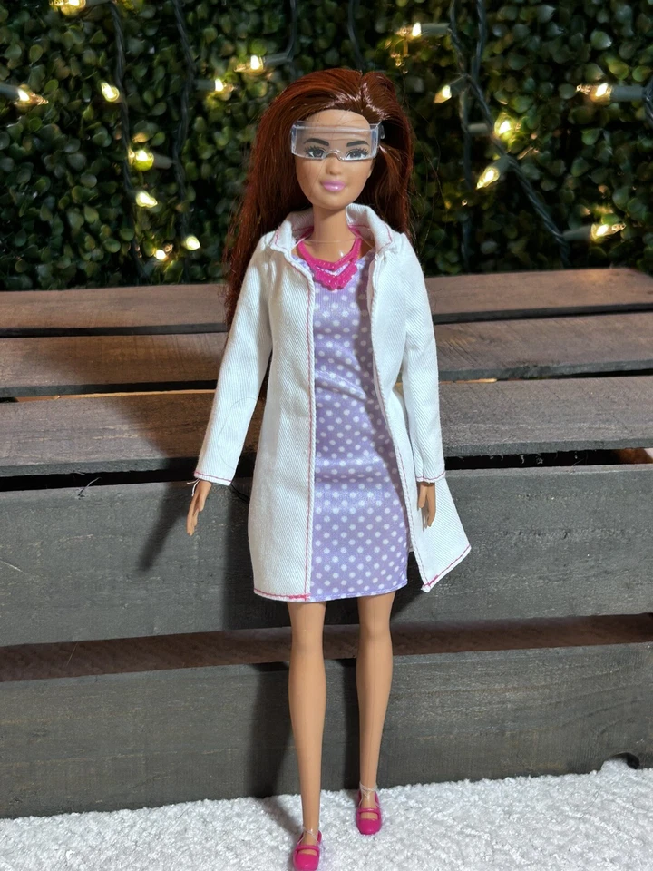 Barbie You Can Be Anything Muñeca Científica con Traje y Gafas FJB09 Mattel 2018 Foto 1 de 1