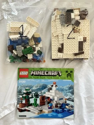LEGO Minecraft: The Snow Hideout 21120 (97.8% Complete) - Missing 7 Pieces - Image 1 of 4