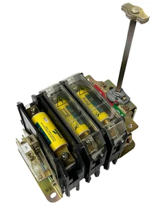 Allen-Bradley 194R-NJ100P3 Fused Disconnect Switch Series B 3-Pole 100A 600VAC - Picture 1 of 3