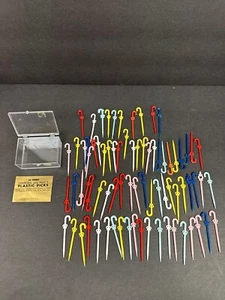 77 Vintage Hors D'oeuvre Cocktail Picks Party Picks Hooks & Bows Kitsch Plastic - Picture 1 of 10