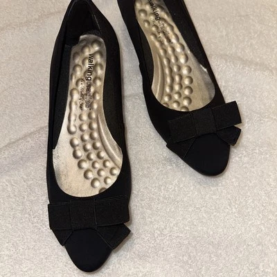 Walking Cradles, Harper Black Micro 9.5 Wide  1 Inch Block Heel Bow On The Toe - Image 1 of 4