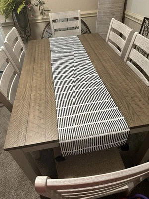 Corredor de mesa decorativo Mainstays blanco y negro, 14"x72" y 4 manteles individuales Foto 1 de 4