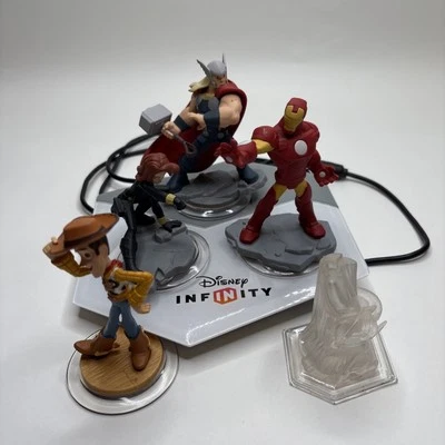 Disney Infinity Base Xbox 360 8032385 Thor Iron Man Woody Black Widow Foto 1 de 4