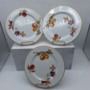 3 Salad Plates Royal Worcester Evesham Porcelain 8.25" Fruits Gold Rim 1961 - Picture 1 of 10