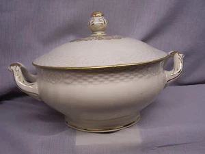 WINTERLING/BAVARIA  "TUBILAUM  gold trim"  COVERED VEGETABLE BOWL - Picture 1 of 6