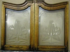PAR DE TABIQUES ANTIGUOS DE VIDRIO GRABADO INGLÉS 14,75" X 21" hasta 22,75" cada uno - Imagen 1 de 6