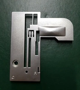 HUSKYLOCK 936 COVERLOCK/COVERSTITCH NEEDLE PLATE 2150011-501 - Picture 1 of 2