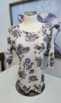 Blusa Tejida Manga 1/2 Encaje Floral Rosa Claro Mediana Juniors Almost Famous Foto 1 de 4