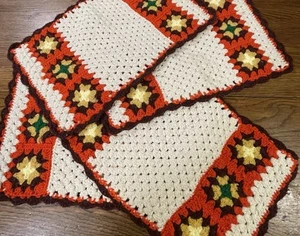 Vintage gehäkelte Tischsets Oma Garn 4er Set 1970’s 12”X19” Cottagecore MCM - Bild 1 von 6