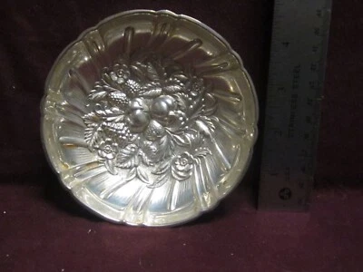 Tazón de bayas con patas Sterling S. Kirk & Son perseguido a mano #430 111 gramos Foto 1 de 3