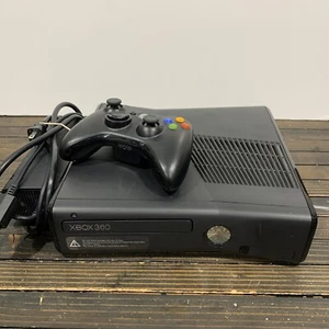 XBOX 360 Slim Model 1439 250GB Black Console With Controller & Power Cord - Picture 1 of 11