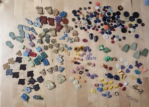 284 Random Buttons ***Garden, Flowers,Trees, Hearts, Butterflies,Bees - Picture 1 of 15