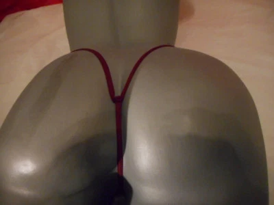 FREDERICK'S OF hOLLYWOOD BURGANDYREDISH G STRINGS PANTY  SMALL - Image 1 of 4