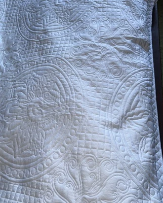 White King Size Quilt Bedspread Whole Cloth Quilt 100% Polyester 132”x120” NEW - Image 1 of 4