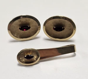 3 Stück goldfarbene Krawattenklammer & Manschettenknöpfe = Set mit roten Steinen Vintage unbeschriftet Kostüm - Bild 1 von 4