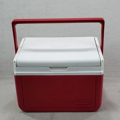 Coleman Klappdeckel 5205 Rot 5 Quart Persönliche Mini Kühlbox Brotdose Eistruhe Hergestellt in den USA - Bild 1 von 4
