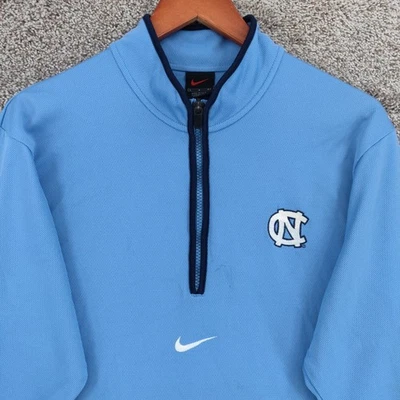 Nike Carolina del Norte Tarheels 1/4 Cremallera Pullover Hombres Grande Centro Swoosh EE. UU. 90s Foto 1 de 4