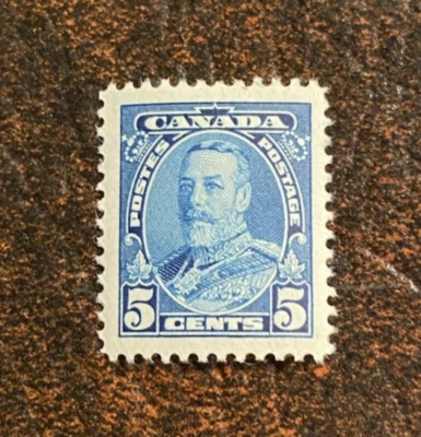 Canada Sc# 221 - VF/XF - MNH - Catalog $5.00 - Image 1 of 2