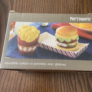 Hamburger Cheeseburger & Fries Salt and Pepper Shakers Fast Food Pier One Import - Imagen 1 de 7