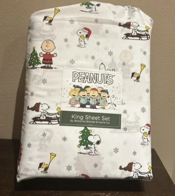 Peanuts Snoopy and Gang King 4 Pc Sheet Set Christmas Trees Snowflakes NEW - Image 1 of 3