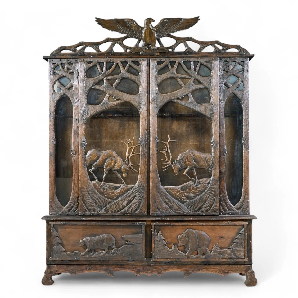 Antiguo gabinete para pistola de nogal de la Selva Negra Foto 1 de 4