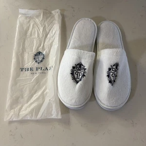 The Plaza Hotel NYC Slippers - New, Home Alone Movie 12.5” - Picture 1 of 8