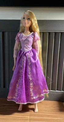 Muñeca cantora Disney Rapunzel de 16 pulgadas en estado de funcionamiento Foto 1 de 4