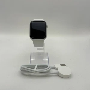 Apple Watch (Series 6) 44mm Silver Aluminum (LTE) w/ White Sport - Excellent - Zdjęcie 1 z 5