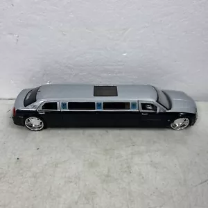 1/24 Maisto Playerz 2005 Chrysler 300C Hemi Limousine Black Silver - Picture 1 of 9