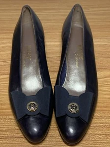 BALLY of Switzerland Vintage sz 7N Emily Navy Leather Heels Women' Bow Gold Logo - Picture 1 of 9