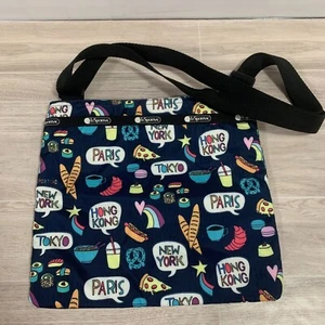 Borsa a tracolla LeSportsac Paris Hong Kong Tokyo stampa all over - Foto 1 di 10