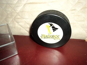 NHL Pittsburgh Penguins ( Inglas Co.) Hockey Puck With Case - Picture 1 of 3
