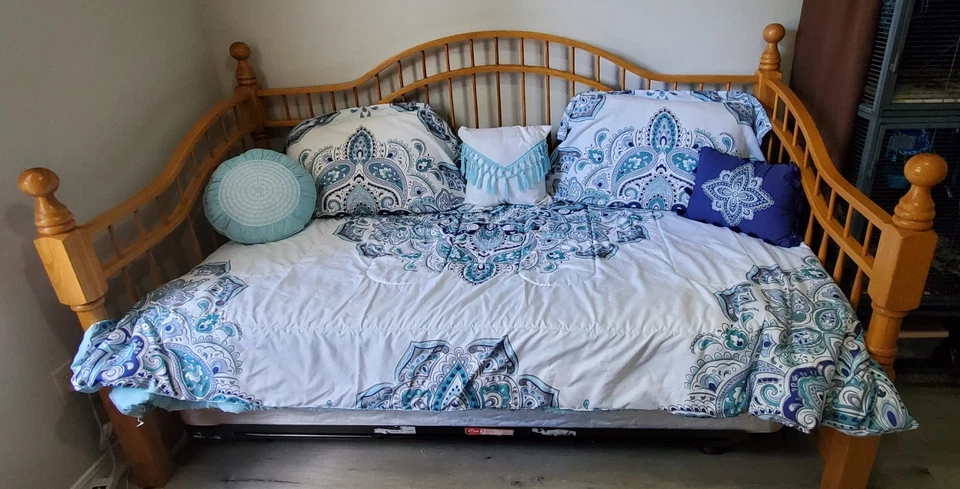 Amish Daybed W/ Trundle, Solid Oak, Sturdy, Very Well Built - Image 1 of 4