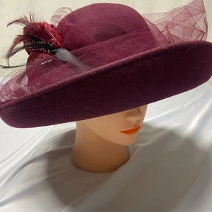 Sombrero de iglesia Derby de fieltro de lana Michael Howard de colección con red de plumas Jashiri Showoff - Imagen 1 de 17
