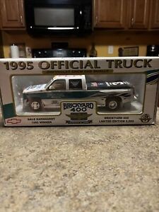 1:25 Scale Brickyard 400 1995 Official Truck Chevrolet Crew Cab Dually Earnhardt