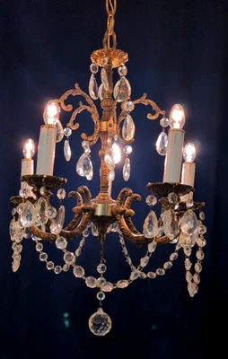 Lámpara de araña francesa vintage española de latón con cristales de plomo vela de 5 brazos pequeña Foto 1 de 4