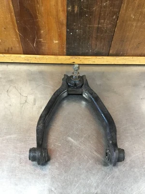 Triumph Spitfire • Оригинальный передний верхний рычаг управления в сборе. Б/у. KT1572 - Изображение 1 из 4