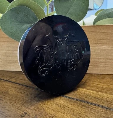 Full Size 19g Kat Von D Lock it Setting Powder Translucent 0.67 Oz Loose Yellow - Image 1 of 4