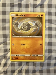 Geodude  33/68 - Hidden Fates - Regular Pokemon Card - Picture 1 of 1