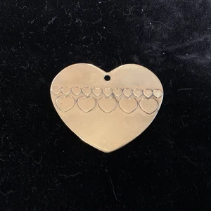 Massiver Messing herzförmiger Anhänger/Emblem 36 Gramm 2 3/4" x 2 1/4" - Bild 1 von 1