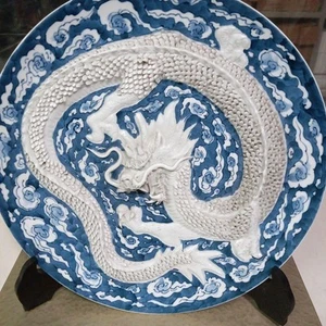 Drachen Relief Hirado Ware dekorativer großer Teller 13,7 Zoll japanische Vintage Kunst - Bild 1 von 24