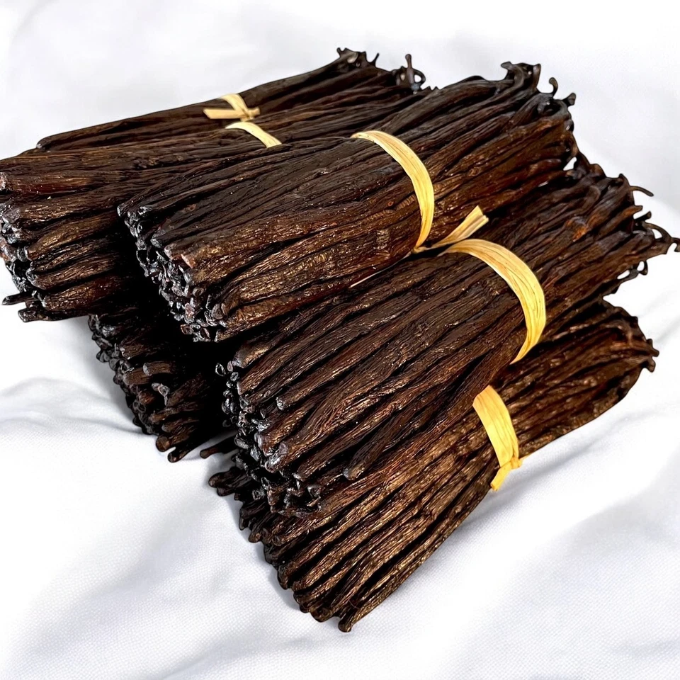 50 Black Vanilla Pods Bourbon from Madagascar 14-16 cm - 150 grams - Image 1 of 4